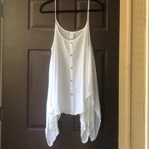 Flowy tank top with pockets